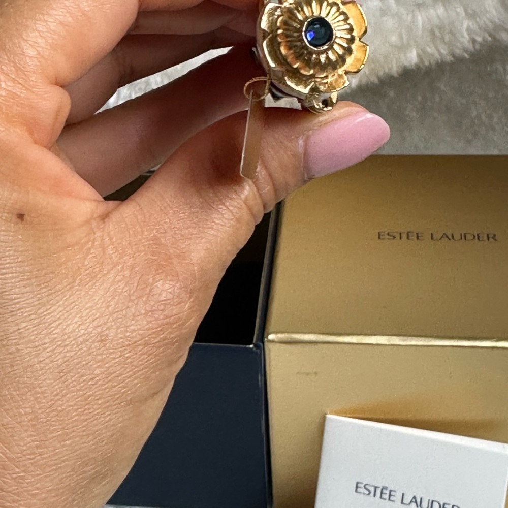 Estee Lauder Gold Floral Perfume Compact View 4